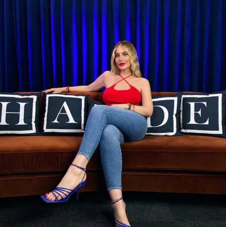 Foto Haber:Hande Sarıoğlu dekolteli pozunu paylaştı! ''Çelik yeleklerinizi giyin!'' 5