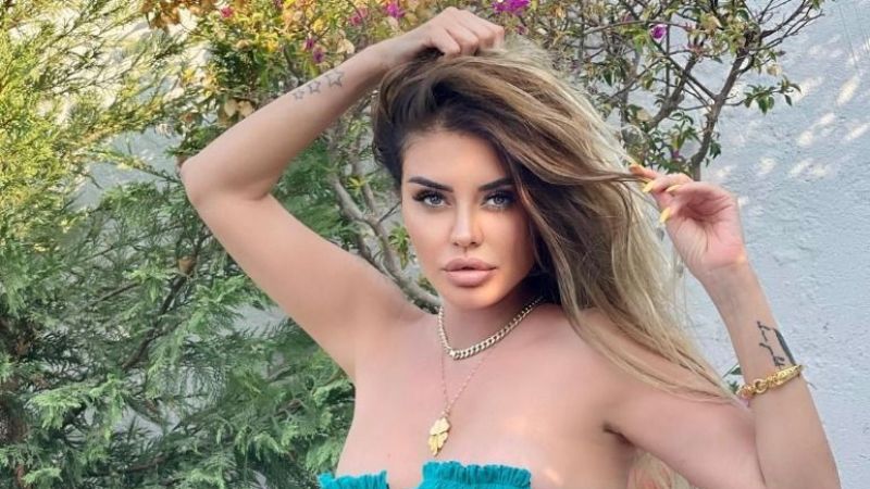 Şarkıcı Ebru Polat Sınır Tanımıyor! Yarı Transparan Bikiniden Sonra Bel Takılı Yeni Paylaşım! “Yaktın Bizi Ebru!” 3