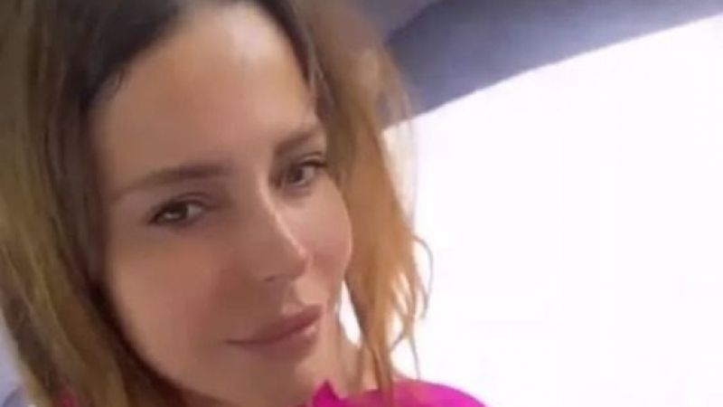 41 Yaşındaki Simge Sağın'dan Mayolu Paylaşımlar: Pembe Mayosu İle Verdiği Pozlar, Sosyal Medyayı Salladı! 1