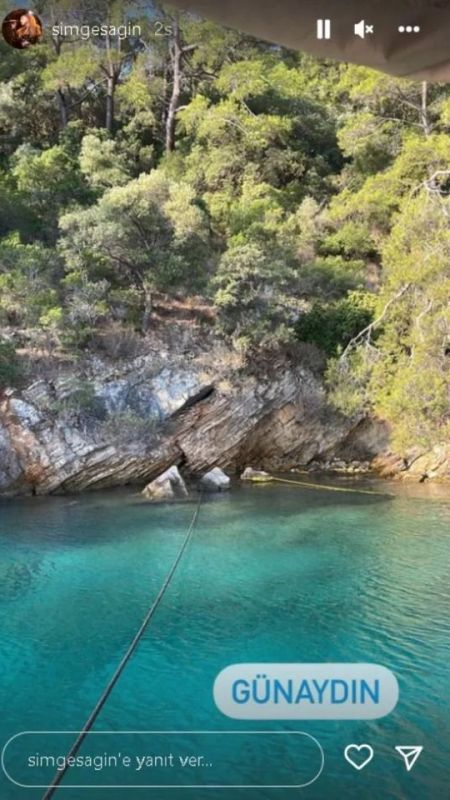 41 Yaşındaki Simge Sağın'dan Mayolu Paylaşımlar: Pembe Mayosu İle Verdiği Pozlar, Sosyal Medyayı Salladı! 3