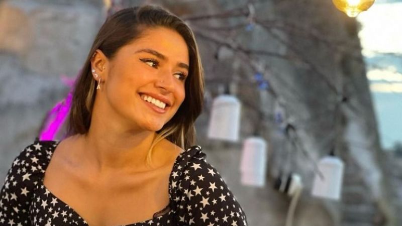 Survivor'ın Genç Yarışmacısı Ayşe Yüksel, Turuncu Elbisesi İle Nabızları Yükseltti! Mini Göğüs Dekoltesi, Sosyal Medya Kullanıcılarının Dikkatlerinden Kaçmadı! 2