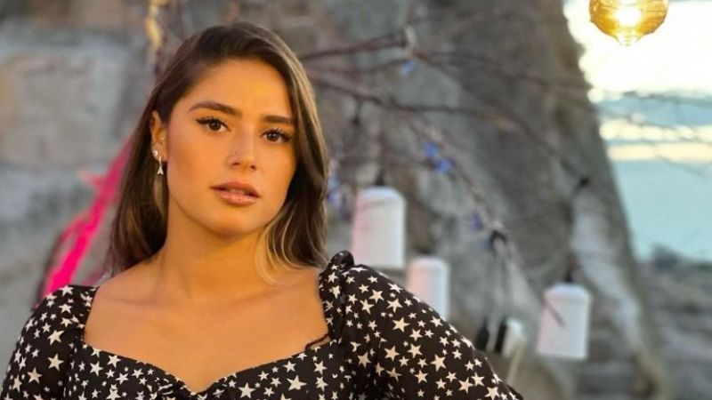 Survivor'ın Genç Yarışmacısı Ayşe Yüksel, Turuncu Elbisesi İle Nabızları Yükseltti! Mini Göğüs Dekoltesi, Sosyal Medya Kullanıcılarının Dikkatlerinden Kaçmadı! 3