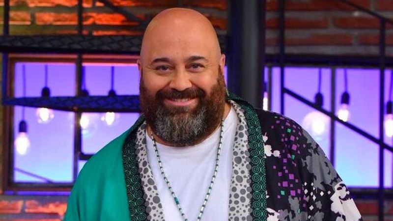 Masterchef Türkiye'nin Sevilen Jüri Üyesi Somer Sivrioğlu, Giyimine Laf Eden Sosyal Medya Kullanıcılarına Esprili Bir Şekilde Yanıt Verdi: “Peki Benim Ship Sanmam?” 2