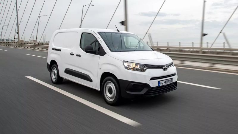 Toyota Resmen Duyurdu: Ticari Araç Alımlarında Büyük Kampanya Başladı! 0,99 Faiz Uygulanacak! 2