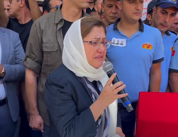 Gaziantep'te 15 kişinin öldüğü kazada otobüs şoförünün ifadesi ortaya çıktı! Otobüs şoförü Abdulkadir Memiş: Bir anda otobüsün direksiyon hakimiyetini kaybettim. Toparlamak için manevra yapmaya başladım ama... 8