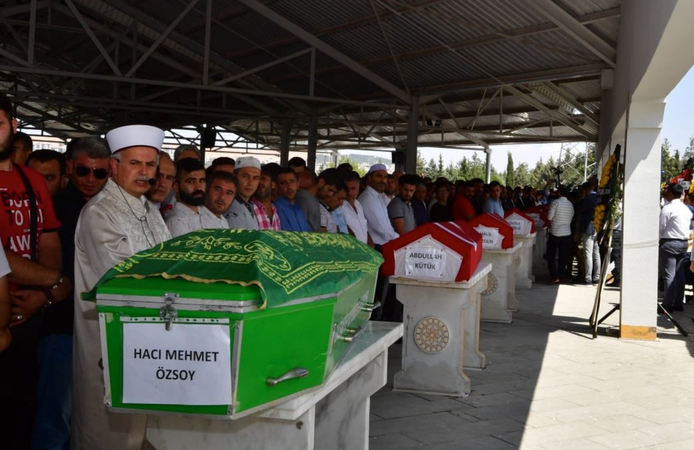 Gaziantep'te 15 kişinin öldüğü kazada otobüs şoförünün ifadesi ortaya çıktı! Otobüs şoförü Abdulkadir Memiş: Bir anda otobüsün direksiyon hakimiyetini kaybettim. Toparlamak için manevra yapmaya başladım ama... 1