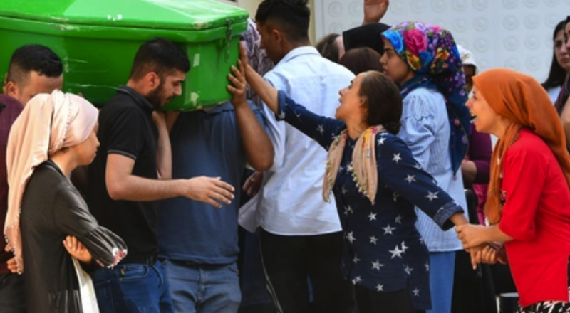 Gaziantep'te 15 kişinin öldüğü kazada otobüs şoförünün ifadesi ortaya çıktı! Otobüs şoförü Abdulkadir Memiş: Bir anda otobüsün direksiyon hakimiyetini kaybettim. Toparlamak için manevra yapmaya başladım ama... 7