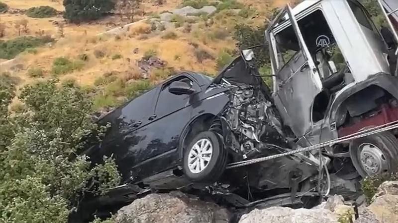 Trafik Kazasından Sonra Sahneye Çıkan Tatlıses’in Çocukları Sahnede Küslüğü Bitirdi, Kardeşler Arasındaki Buzlar Eridi! 1