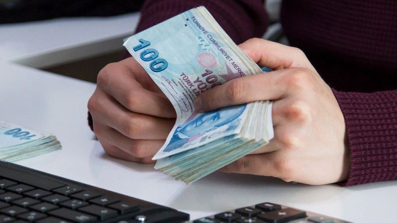 Emekliye Promosyonda 10 Bin TL Limiti Görüldü, Banka Önlerinde Son Başvuru Tarihi Öncesi Kuyruk Oluştu! 1