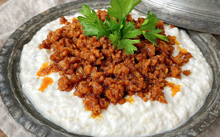 Gastronomi Kenti GAZİANTEP'e Geldiyseniz...Gaziantep'te ne nerede yenir? Kuşbaşı,Baklava, Patlıcan Kebabı, Yuvalama Gibi Antep'e has yemeklerin tarifleri haberimizde...Gaziantep'e özel yemek tarifleri.. 7