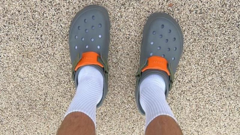 Cem Yılmaz Rol Arkadaşının Ardından İskoç Eteği Giydi, Etekli Pozları Sosyal Medyada Olay Oldu! 3