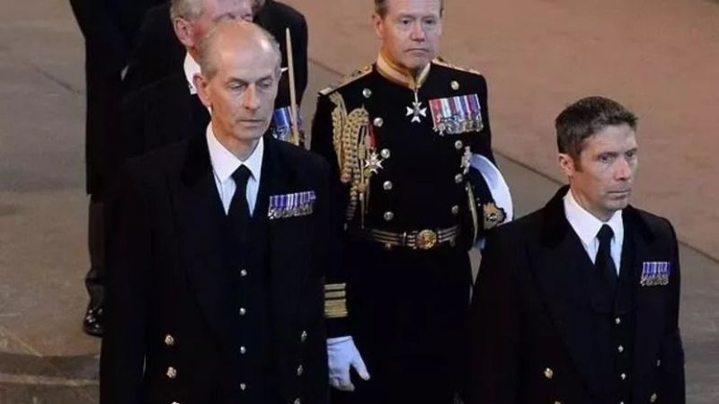 Dünya Medyası Onu Konuşuyor: Kraliçe 2. Elizabeth’in 44 Yıl Boyunca Sırlarını Saklayan “Uzun Paul” Kimdir? 1