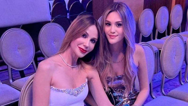 Demet Şener’in Kızı İrem Annesinin Boyunu Geçti, Güzelliğine Gelen Estetik Yorumlarına Demet Şener Sessiz Kalamadı! 2