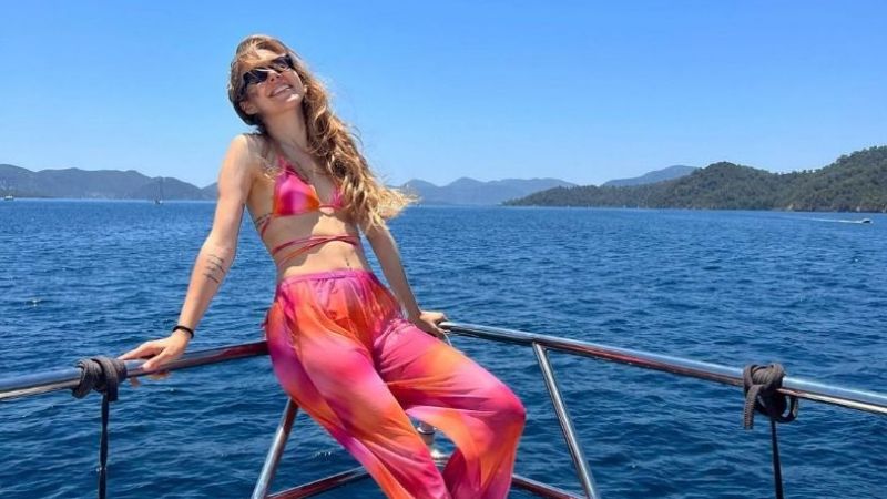 Berfu Yenenler Kendisine Yapılan “Meme” Yorumlarına Kayıtsız Kalamadı, O Paylaşıma Gülcan Arslan’dan Da “Memeli” Bir Yanıt Geldi! 2