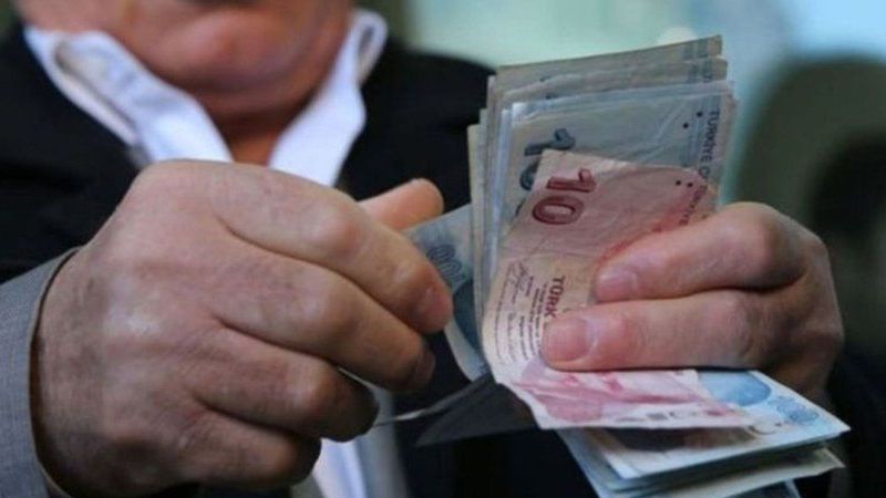 Emekli maaşını taşımak için hiç beklemeyin; anında 8.000 TL hesaba geçecek! İşte banka banka emekli promosyonları tutarları… 3