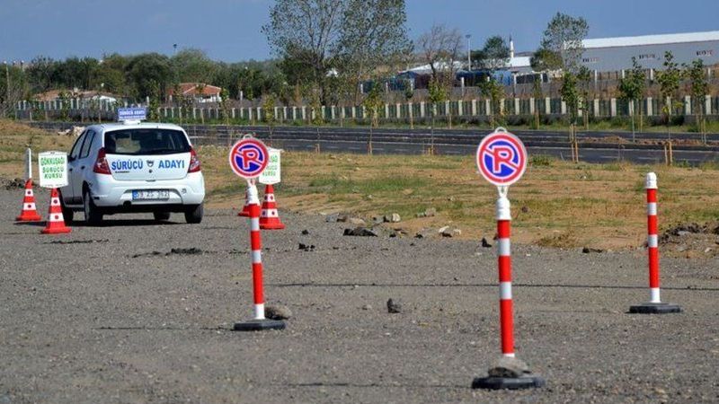 Aman Dikkat, Ehliyetini Yenilemeyenler İçin Son Günler! Ehliyetini Yenilemeyenlere Ceza Belli Oldu! Üstelik Yeniden Değerleme Oranı Zammıyla Verilecek! 3
