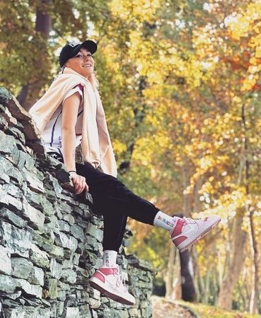 YOK BÖYLE GÜZELLİK.... Kısmetse Olur'un Hazal'ı mayosunu giydi! Hazal sere serpe kayalıklara uzandı! 'Yok artık Bu Ne Güzellik 'Dedirtti, "Kayalar taş görsün" dedirtti 3