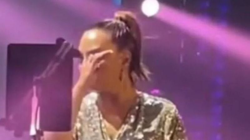 Demet Akalın’dan Bomba Etkisi Yaratacak Sözler! “Yanlış Yapılmayacak, Delikanlı, Dost…” Ebru Gündeş’in Yüzüğünün Sırrını Açıkladı; Neşe Erberk’e Göndermede Bulundu! 2