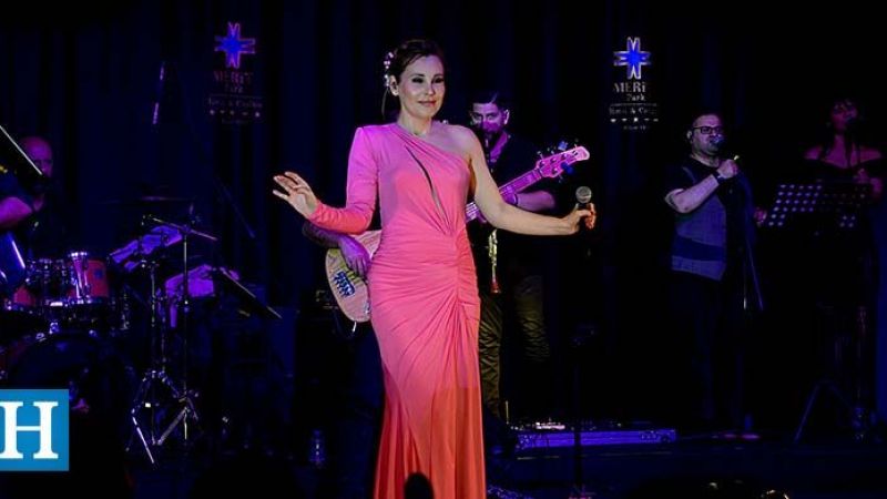 Funda Arar, Kıbrıs’ı Salladı! Sahneden Sanatçılara Eleştirenlere De Resti Çekti! “İşimizin İki Saatten İbaret Olduğunu Sanıyorlar…” 1