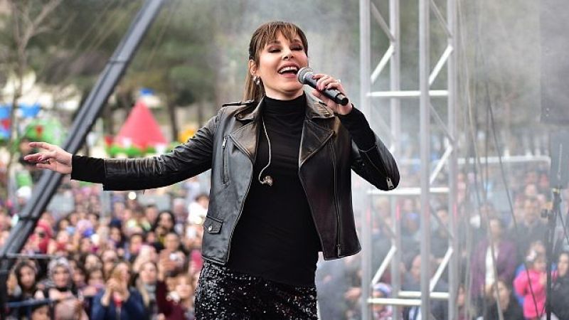 Funda Arar, Kıbrıs’ı Salladı! Sahneden Sanatçılara Eleştirenlere De Resti Çekti! “İşimizin İki Saatten İbaret Olduğunu Sanıyorlar…” 2