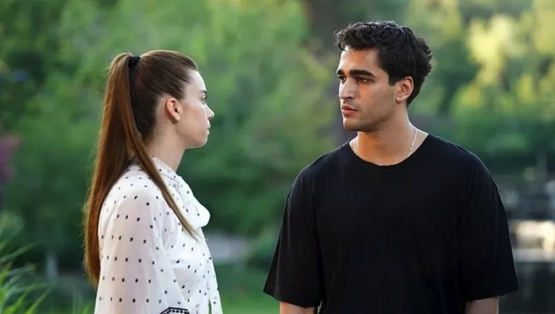 Gaziantep'ten Tepki Çeken ama Reyting Rekorları Kıran Yalı Çapkını’nın Ferit’i aşk hayatıyla herkesi şok etti! Mert Ramazan Demir’in eski sevgilisi de meğer çok ünlü bir oyuncuymuş! 4