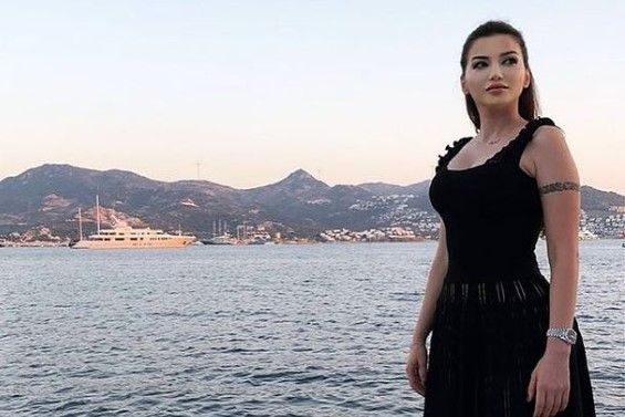 Esra Ezmeci Böyle hainlik görmedi! Arkadaşının kocası ile 8 yıldır ilişki yaşayan kadın, ağızları açıkta bıraktı!  Esra Ezmeci, beklenen tepkiyi verdi: 'YAZIKLAR OLSUN' 3