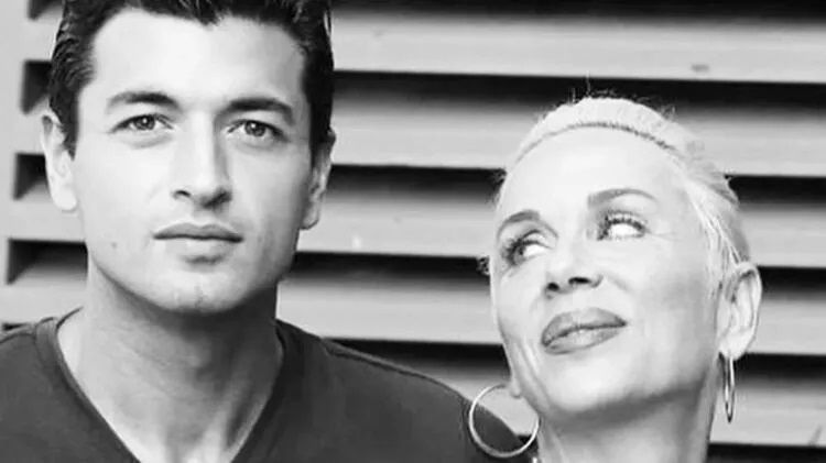 Böyle Aşk Görülmedi! Billur Kalkavan’ın Ölümünden Sonra; Buğra Bahadırlı’dan Örnek Hareket! Ünlü Oyuncu, Şimdi De Ünlü Objeler Sergisi’nde Yaşayacak! 3