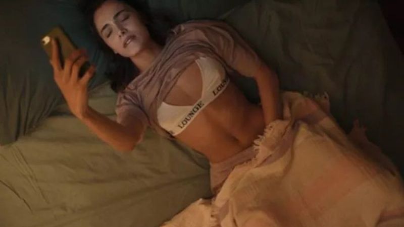 Dünyayla Benim Aramda Dizisinin O Sahnesi Çok Konuşulmuştu! Hülya Avşar’dan Hafsanur Sancaktutan’a Gönderme Geldi! “O İşin Patenti Bende…” 3