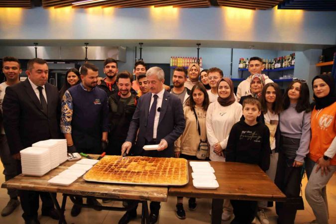Gaziantep’in Kalbi Antep Meydanı’nda Türkiye’nin en büyük lezzet festivali düzenlendi 2