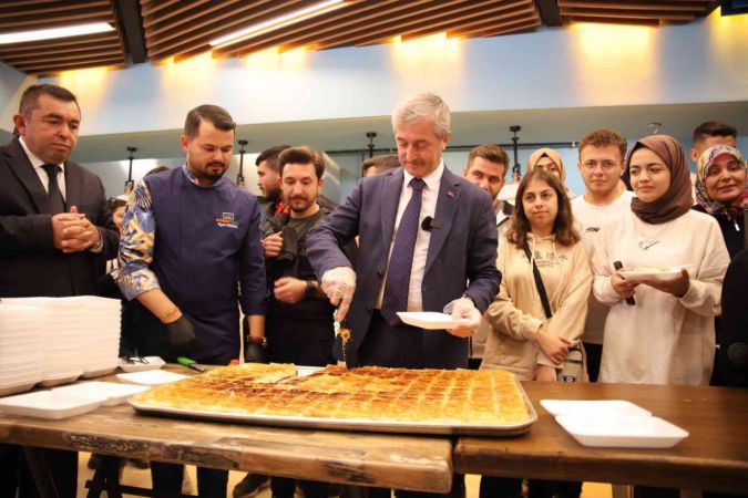 Gaziantep’in Kalbi Antep Meydanı’nda Türkiye’nin en büyük lezzet festivali düzenlendi 4