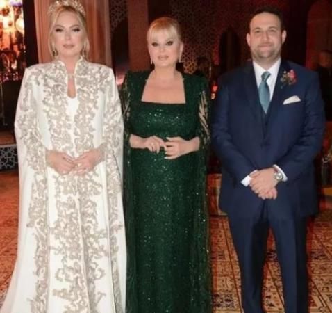 Gaziantep İslam Üniversitesi Rektörü Nihat Hatipoğlu'nun KIYDIĞI NİKAH TÜRKİYE GÜNDEMİNDE! Prof. Dr. Nihat Hatipoğlu  dekoltelerin yarıştığı ve dansözlerin olduğu gecede ünlü şarkıcının kızının imam nikahını kıydı 2