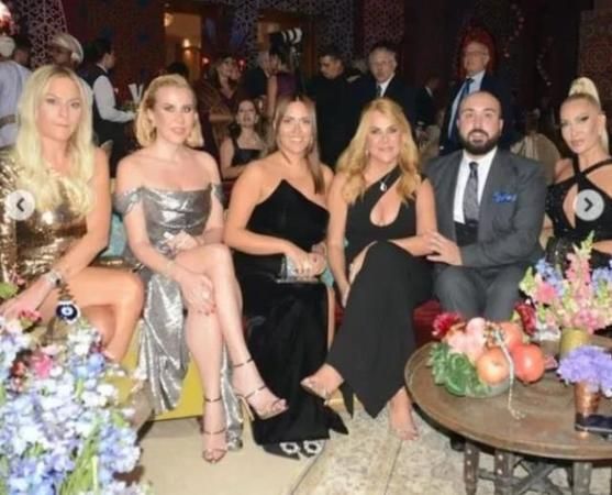 Gaziantep İslam Üniversitesi Rektörü Nihat Hatipoğlu'nun KIYDIĞI NİKAH TÜRKİYE GÜNDEMİNDE! Prof. Dr. Nihat Hatipoğlu  dekoltelerin yarıştığı ve dansözlerin olduğu gecede ünlü şarkıcının kızının imam nikahını kıydı 3