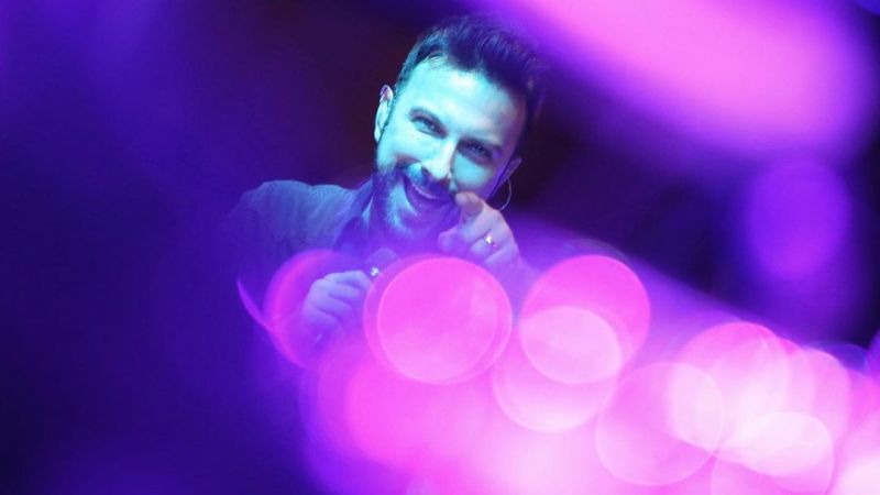 Ünlü Şarkıcıların Yılbaşı Gecesi Sahne Ücretleri Belli Oldu: Tarkan Yine Zirveyi Salladı! Alacağı Ücret Dudak Uçuklattı! 1