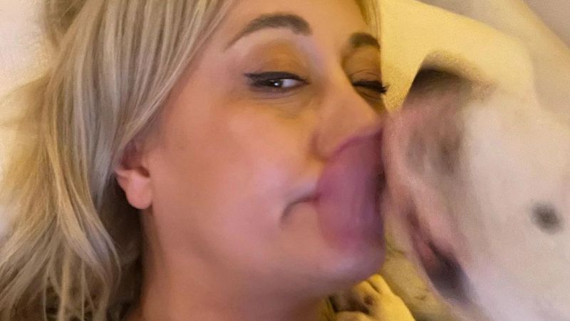 Arsevi Yeter İsyan Etmişti: “Babamın Cenazesine Alkollü Gelip…” Gözler Bir Anda Tuğba Özerk’e Çevrildi! Neler Oluyor? 2