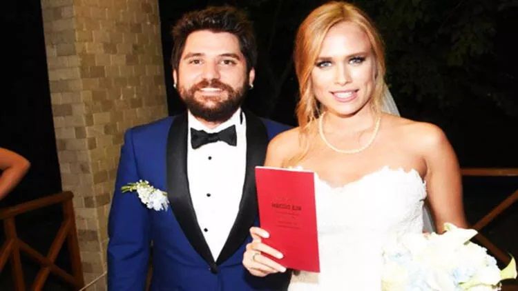 Ünlü İsimler Toprağa Gözyaşları İçinde Defnedildi! Ceyhun Fersoy ve Zeynep Gülmez’den Açıklamalar Arka Arkaya Geldi: “Dostane Ayrılmadık Ama...” 2