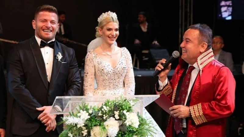 Survivor Yarışmasında Tanışmışlardı! İlayda Şeker İle İsmail Balaban Bu Kez Resmen Evlendi! Düğünde Yok Yoktu… Neler Oluyor? 1