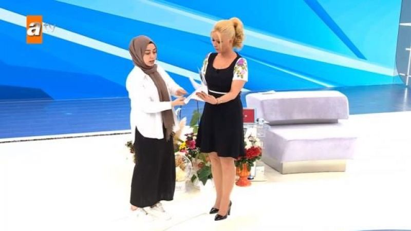 Müge Anlı’ya "Beğendim ya burma bileziği anında geldi ; Şimdi De Altın Bilezik Geldi! Önce Stüdyo, Sonra Sosyal Medya Karıştı! “Başka Bir Şey İstesem Olacakmış…” 3