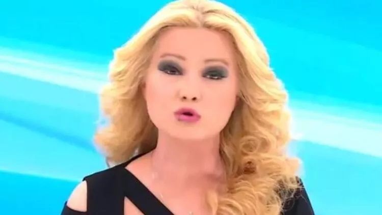 Müge Anlı’ya "Beğendim ya burma bileziği anında geldi ; Şimdi De Altın Bilezik Geldi! Önce Stüdyo, Sonra Sosyal Medya Karıştı! “Başka Bir Şey İstesem Olacakmış…” 2