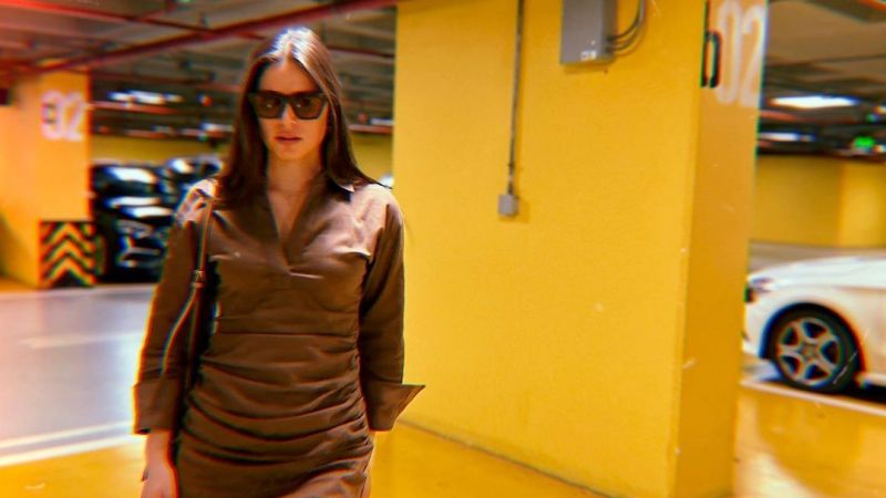 Survivor’ın Polemikler Kraliçesi Ayşe Yüksel’den Olay Yaratacak Paylaşım Geldi! Mini Etekleri Giydi; Otoparkta Kamera Karşısına Geçti! “Yok Böyle Pozlar…” 4