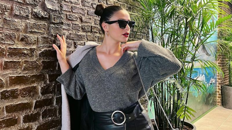 Survivor’ın Polemikler Kraliçesi Ayşe Yüksel’den Olay Yaratacak Paylaşım Geldi! Mini Etekleri Giydi; Otoparkta Kamera Karşısına Geçti! “Yok Böyle Pozlar…” 3