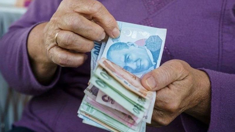 SGK'dan En Az 3 Bin 500 TL Maaş Alan Emeklilerin Dikkatine! Akbank, 31 Aralık Tarihine Kadar Başvuru Yapan Herkese 7 Bin TL'ye Kadar Ek Ödeme Hizmeti Sunacak! 1