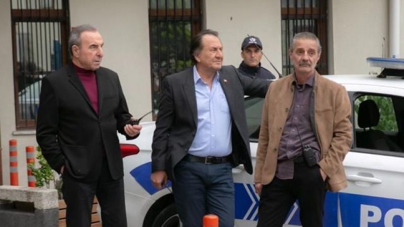 Arka Sokaklar Dizisinde Yeni Gelişme! “45 Gün Sonra Başlayacak” Denmişti, Halen Yayınlanmadı! Efsane Dizi Yayından Mı Kaldırıldı? 2