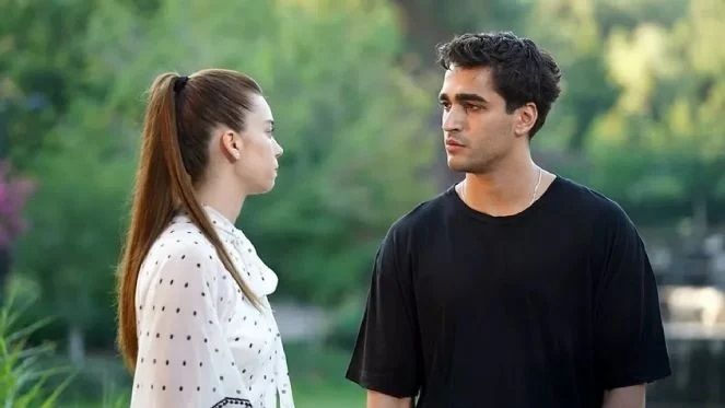 Gaziantep'te Çok Tartışılan Yalı Çapkını Dizisinden Bir Öpüşme Sahnesi Daha Sızdı; Yapımcıların Eli Kolu Resmen Titredi! Neler Oluyor? Meğer Ferit… 2