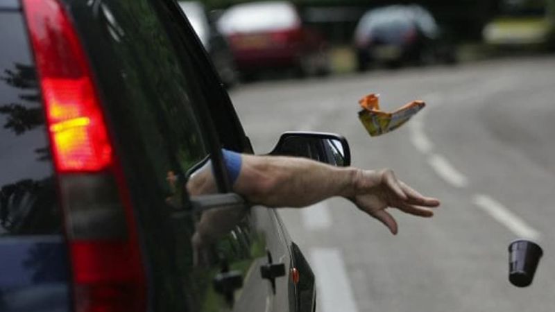 Yolda Yürürken Bunu Yapıyorsanız, Artık İki Kere Düşünün! Resmi Gazete’de Yayınlandı! Tam 3.036 TL Ceza Kesilecek! 2