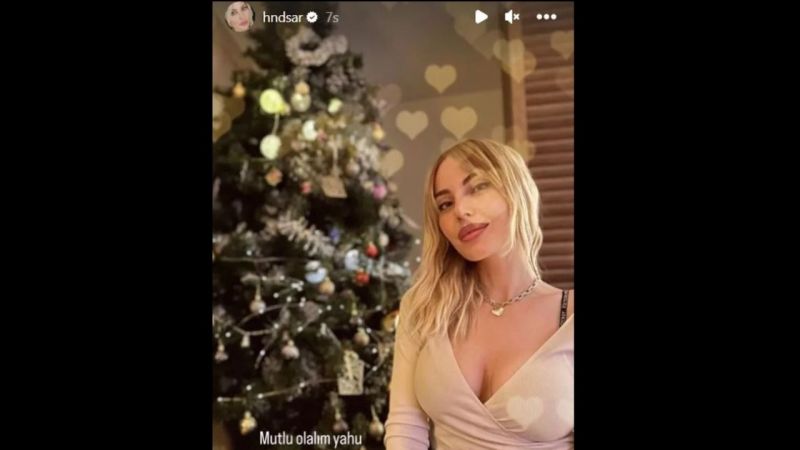 Hande Sarıoğlu Yeni Yıl Dekoltesiyle Görenleri Şaşkına Çevirdi! Cesur Paylaşımı Gündem Yarattı! 4