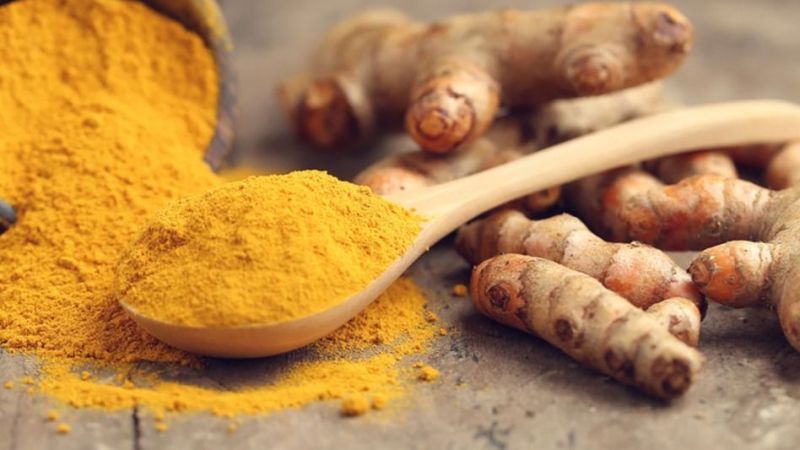 Soğuk havalarda çok etkili! Hem hastalıklara karşı koruyor hem tedavi ediyor! İşte zerdeçalın faydaları 4