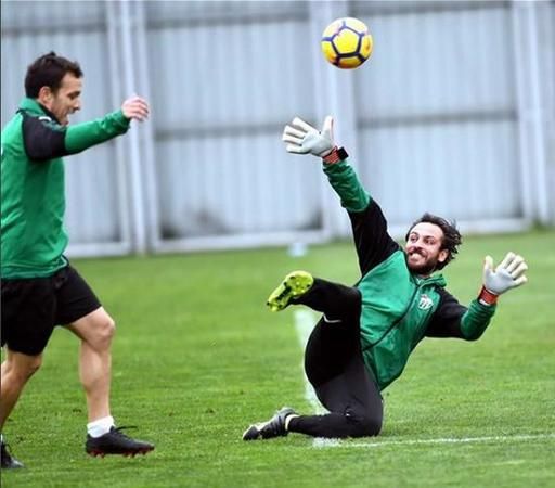 Herkes oyuncu sanıyordu, o futbolcu çıktı! Çukur’un Vartolu Saadettin’i tam bir futbol aşığı: “Futbolu bırakmaya niyetim yok…” Neler oluyor? 2