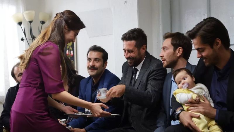 Yılbaşında rekor kırmış, seyircisini mutlu etmişti! Mutluluk çok uzun sürmedi: Gönül Dağı dizisinden ayrılık haberi geldi! 2