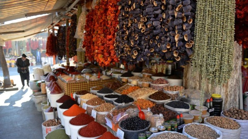 Gaziantep'e Kış geç geldi  vatandaş aktara koştu!  Antep ALMACI Pazarı Esnafı şifalı ve koruyucu bitkilerin Faydalarını Anlattı! 1
