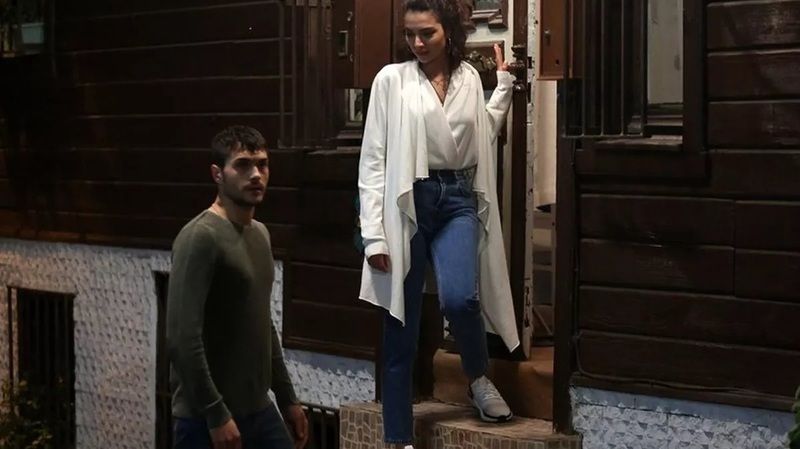 Melisa Aslı Pamuk ile Alperen Duymaz birbirine girdi! Ego dizisinin çekimleri askıya alındı! Neler oluyor? Açıklama bugün geldi! 2